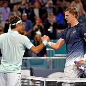 Federer beats Anderson, meets Shapovalov