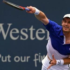 Murray battles to first singles win on tour since Jan