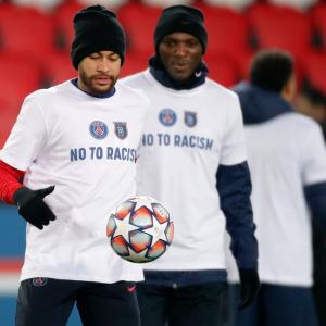 PSG players wear 'no to racism' t-shirts