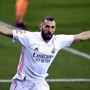 PIX: Benzema helps Real Madrid win fifth game in a row