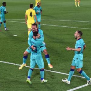 La Liga Pics: Barca outclass Villarreal