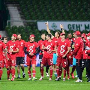 Bayern Munich clinch 8th consecutive Bundesliga crown
