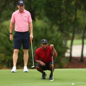 Woods, Manning beat Mickelson-Brady in charity match