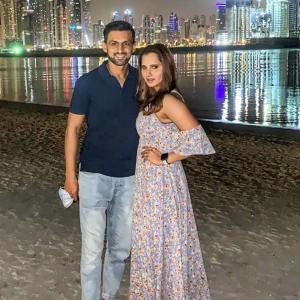 What are Sania and Shoaib doing at the beach?