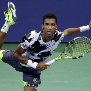 Auger-Aliassime knocks out Murray in straight sets
