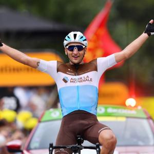 Tour de France: Peters wins 8th stage