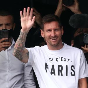 PIX: PSG fans give Messi hero's welcome in France