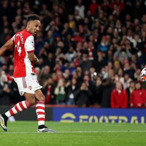 Aubameyang stripped of captaincy by Arsenal