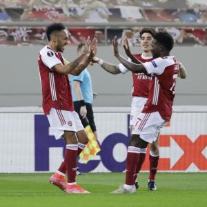PIX: Arsenal and Milan reach Europa League last 16
