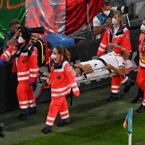 Spinazzola's 'serious' injury sours Italy celebrations