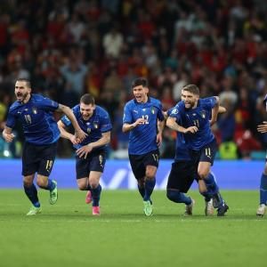 PIX: Italy sink Spain on penalties to enter Euro final