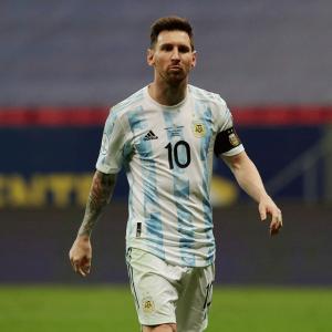 Argentina fans ask Messi: If not now, when?