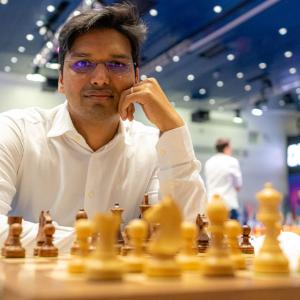 Chess World Cup: Harikrishna wins; Sarin crashes out
