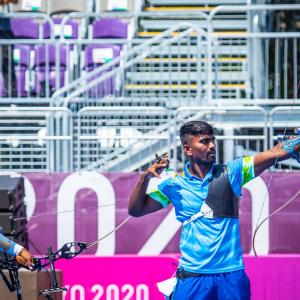 India sail into quarters in archery mixed pair