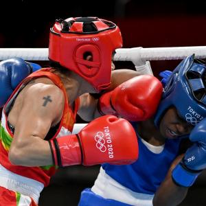 Olympics: Mary Kom in pre-quarters; Manish bows out