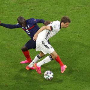 Euro: Pogba stars while Kante knits France together