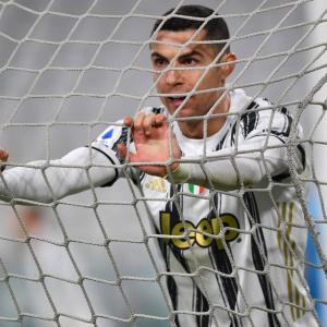 Ronaldo says committed to Juventus amid Real rumours