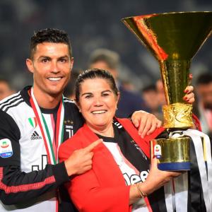 Mum hopes to convince Ronaldo to join Portuguese club