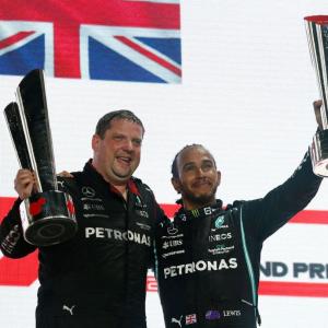 Hamilton wins in Qatar with Verstappen second