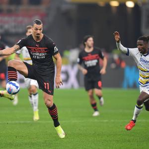 Soccer PIX: Milan go top in five-goal thriller