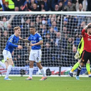 EPL PIX: Everton down Man United to keep hopes alive