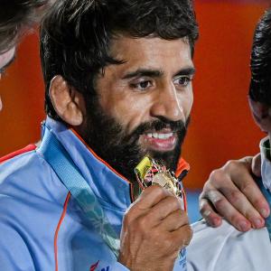 CWG: Bajrang defends title; Sakshi, Deepak win gold