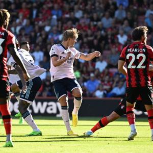 PIX: Arsenal outclass Bournemouth; Kane sets record