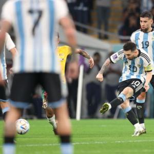 Messi magic too much for Aus as Argentina enter WC QF