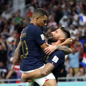 WC PIX: France beat Poland to reach quarters