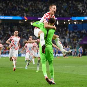 Croatia beat Japan on penalties to reach quarters