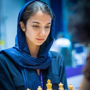 Sara Khadem competes without her hijab in solidarity