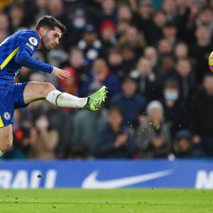 EPL PIX: Chelsea battle back to hold Liverpool