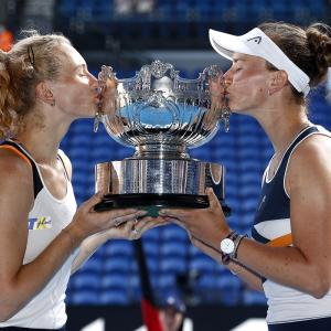 Krejcikova, Siniakova battle to win doubles title