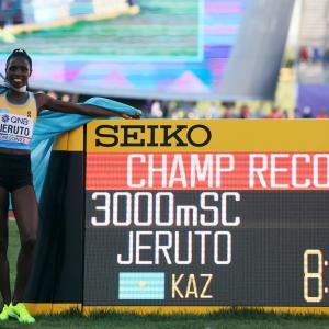 PICS: Kazakhstan's Jeruto roars to steeplechase gold