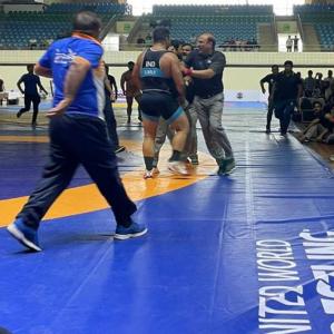 Wrestler Satender assaults referee; gets life ban