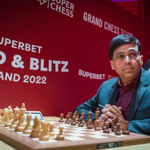 Viswanathan Anand storms into lead at Grand Chess Tour - Rediff.com