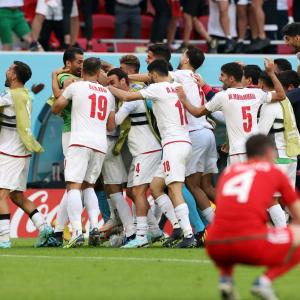 Last-gasp double keeps Iran in WC after Wales thriller