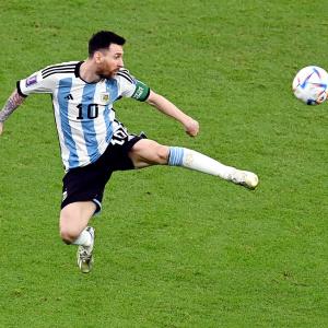 PIX: Messi keeps dream alive with magic strike