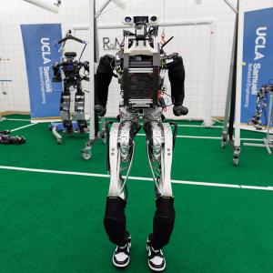 PIX: Humanoid robot ARTEMIS ready to play some soccer!
