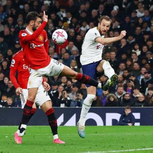 EPL PIX: Spurs rally to draw with United