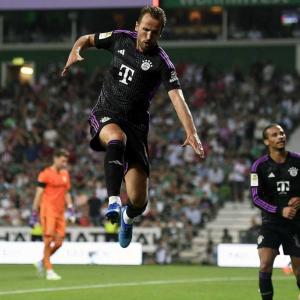 Kane sparkles for Bayern in Bundesliga debut