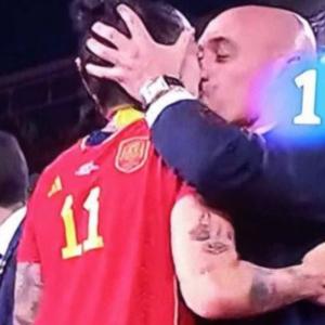 Kiss of shame: Spain's soccer boss apologises