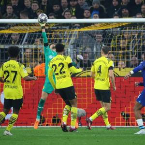 Champions League: Dortmund stun Chelsea; Benfica win