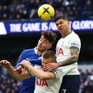 EPL: Spurs sink toothless Chelsea