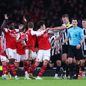 EPL PIX: Leaders Arsenal held, Man United win again