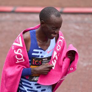 Kiptum smashes men's marathon world record