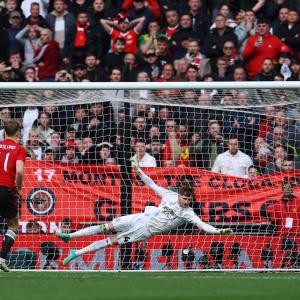 Manchester Utd beat Coventry on penalties, make FA Cup final