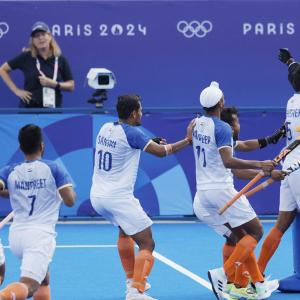 Ten-man India stun Great Britain; enter hockey semis