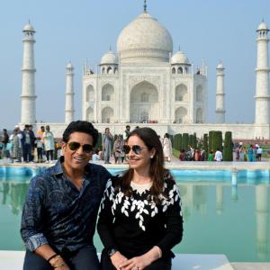 SEE: Tendulkars Visit The Taj Mahal