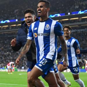 Galeno's late stunner gives Porto win over Arsenal